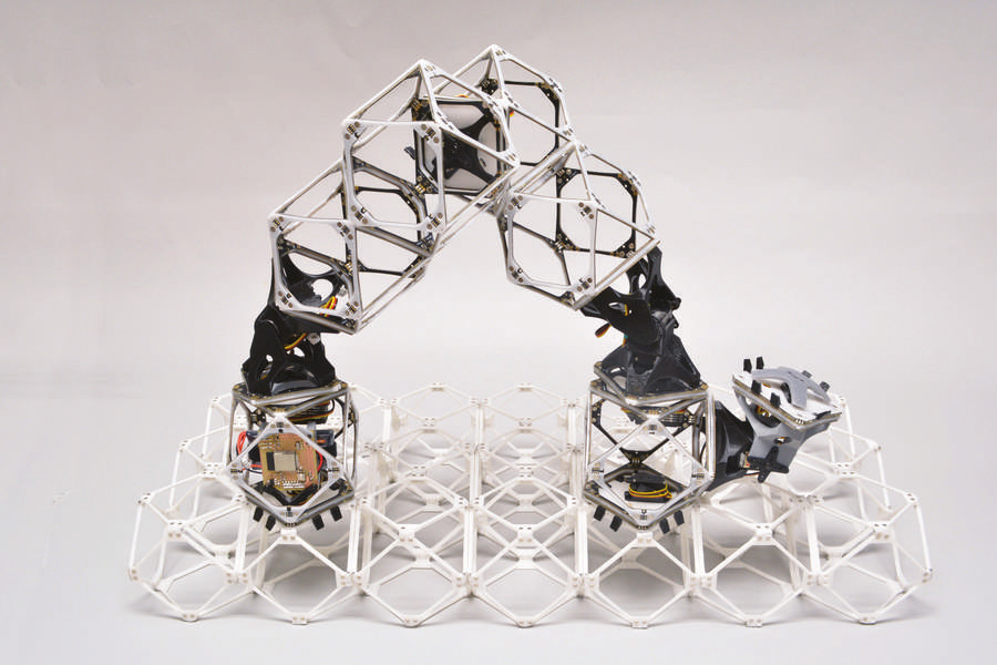 Voxels Assembler Robot